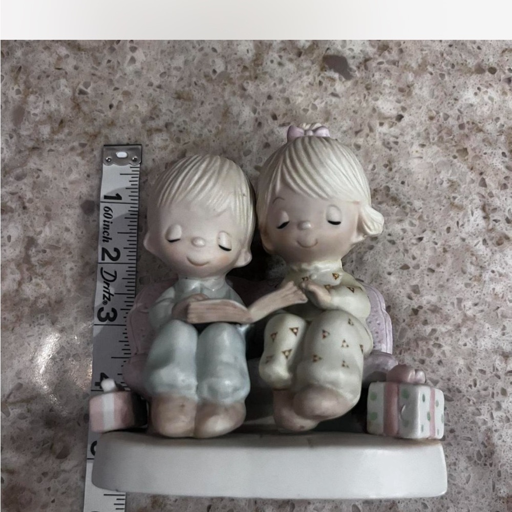 Precious Moments ‘Unto us a child is Born’ figurine - Picture 7 of 8